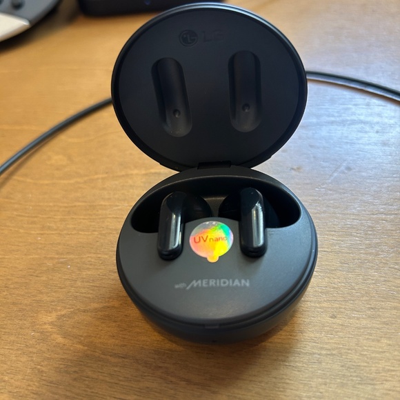 LG Tone Free Noise Cancellation Wireless Earbuds - Picture 3 of 12